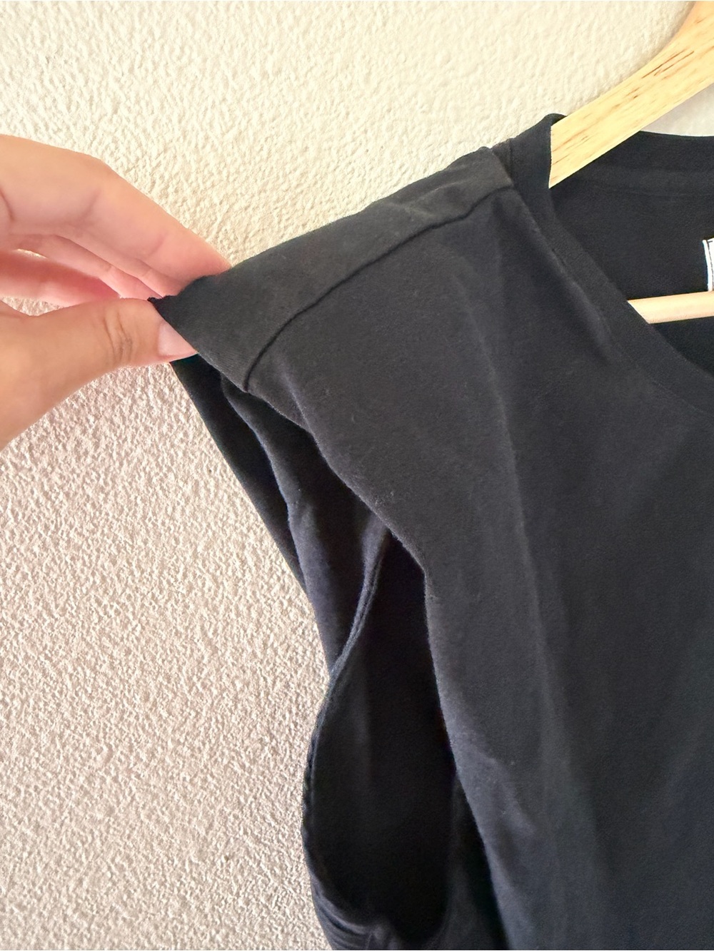 Beach Riot Dunes Muscle Cropped Tank Tee Black Boxy Loose Fit Padded Shoulders L - Picture 5 of 7